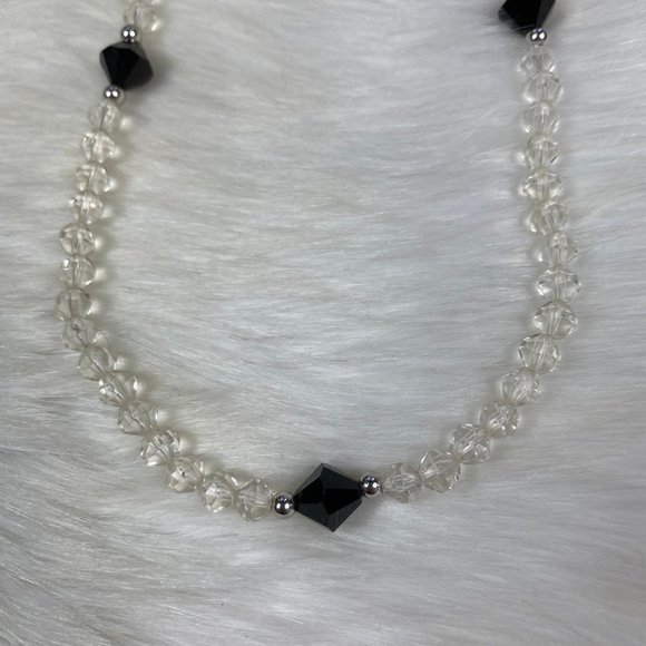 Vintage Trifari Clear & Black Glass Bead Necklace 16.5" - Picture 4 of 5